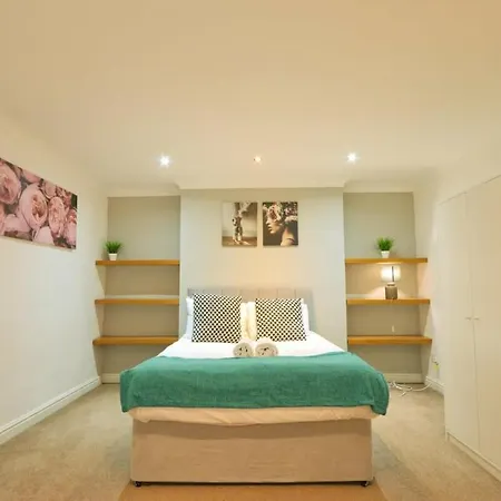 Queens Courtyard - Hopewell