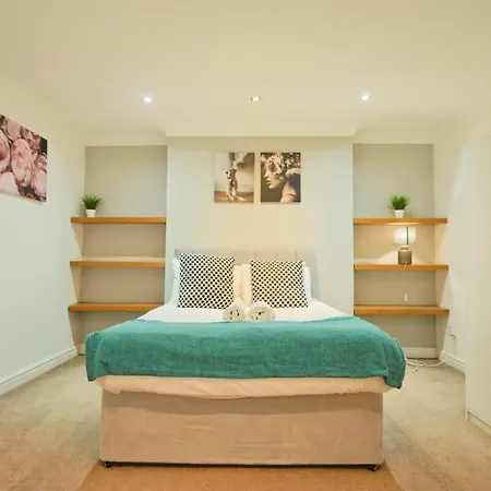 Queens Courtyard - Hopewell * Bristol