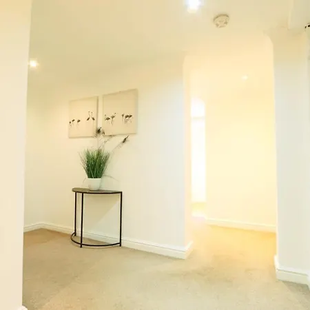 Queens Courtyard - Hopewell Apartamento *