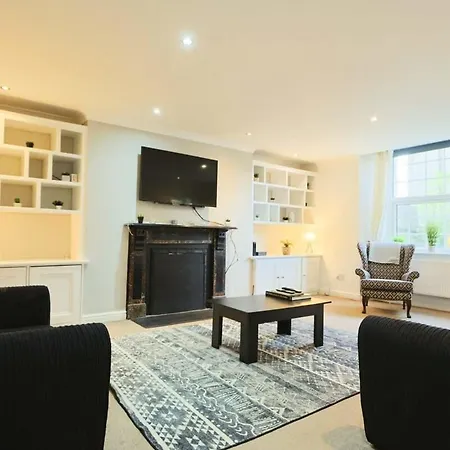 Queens Courtyard - Hopewell Apartamento Bristol